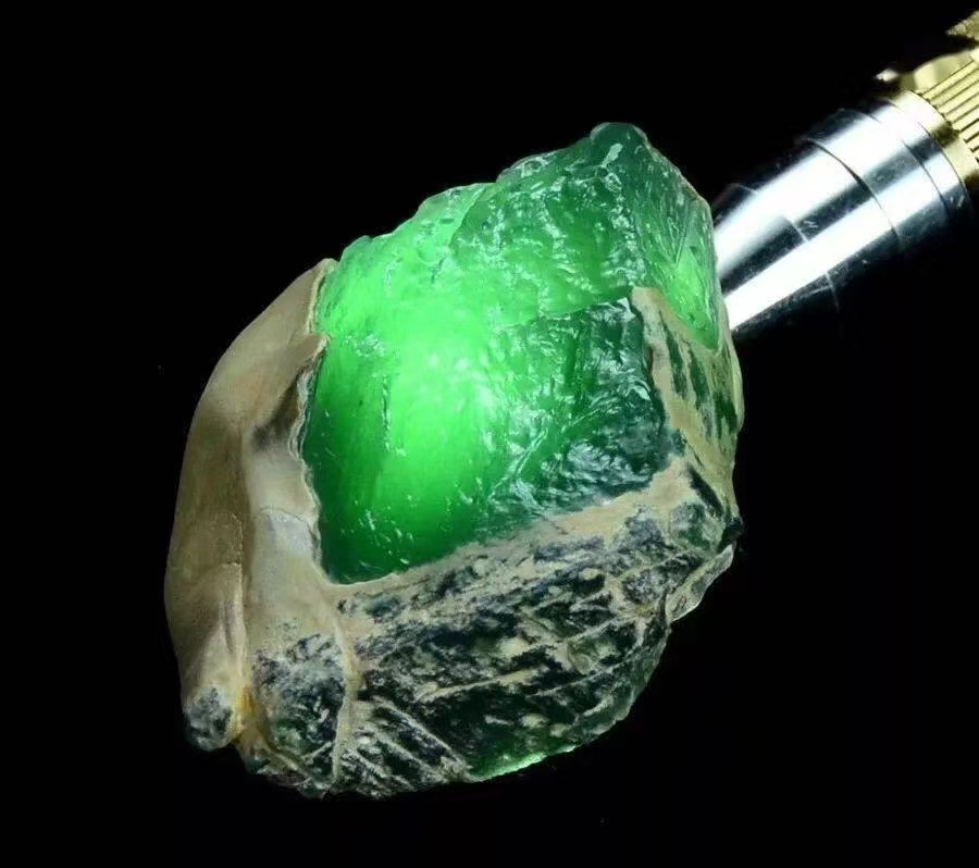 Women with Hot or Vatyam body type should wear jadeite gemstone which is cool gemstone that has beauty and healing properties.