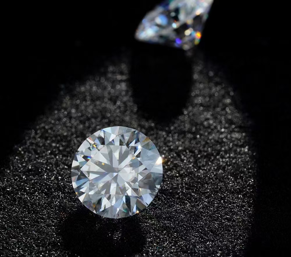 Brilliant and elegant cut moissanite stone
